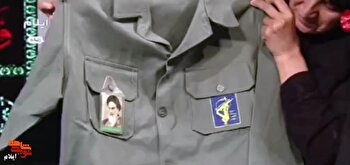 غافلگیری خواهر شهیدان «پیرحیاتی» از شهدای شب عاشورا در برنامه زنده «عشق علَم» 