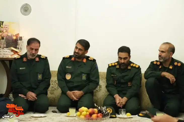 حضور فرمانده سپاه در منزل شهید فراجا