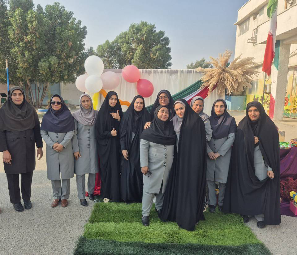 پیکر خانم معلم، سپر دانش‌آموزان میناب در برابر موشک تاماهاوک