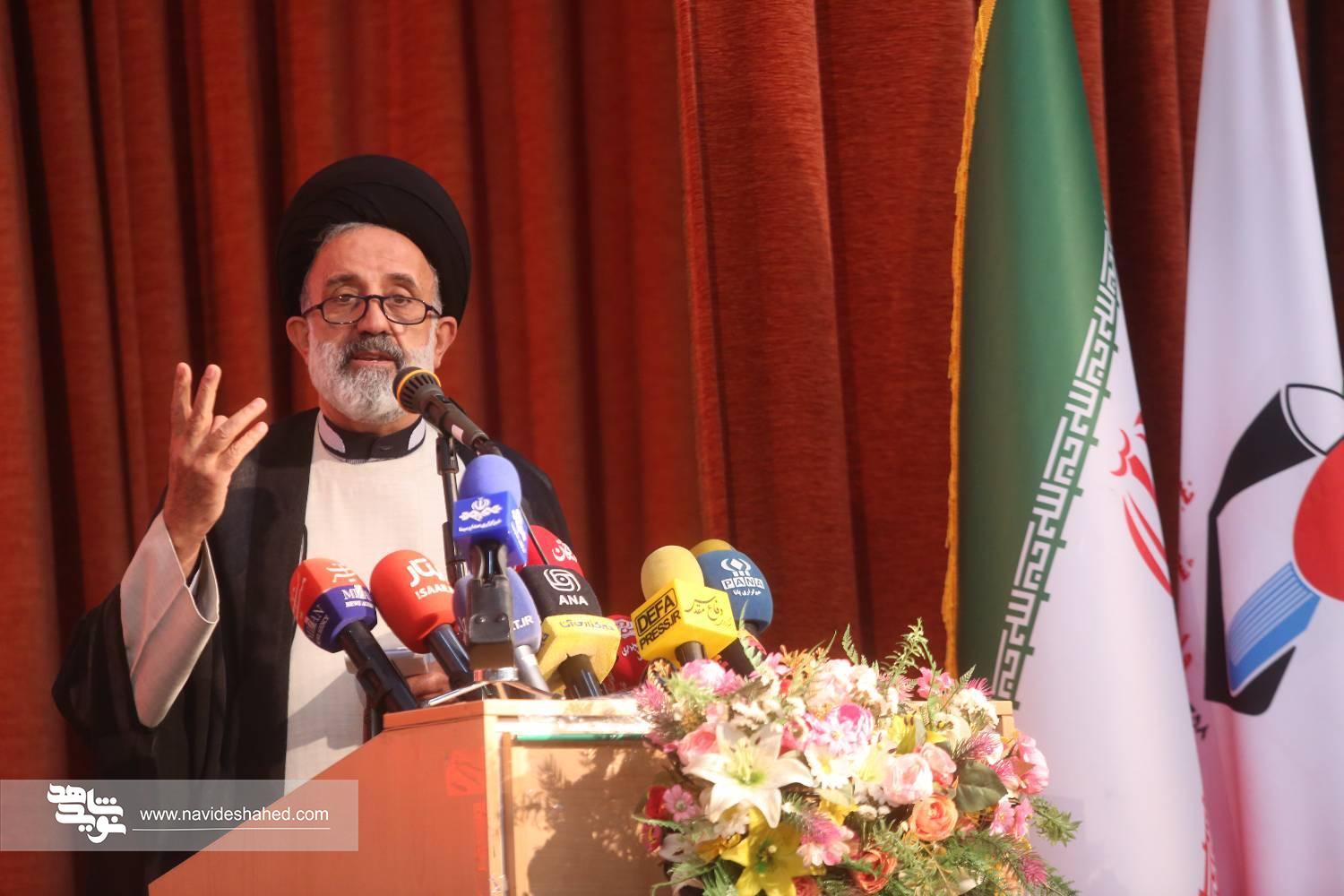 پیوند «علم و دین» پیش‌شرط تمدن‌سازی نوین اسلامی است / دشمن با دانش تمدن‌ساز ما درگیر است