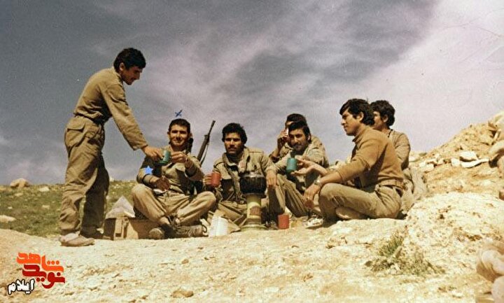 تصاویر به یادگار مانده از سرباز ارتش تیپ ۳ پیاده لشکر ۷۷ خراسان، شهید «حشمت...