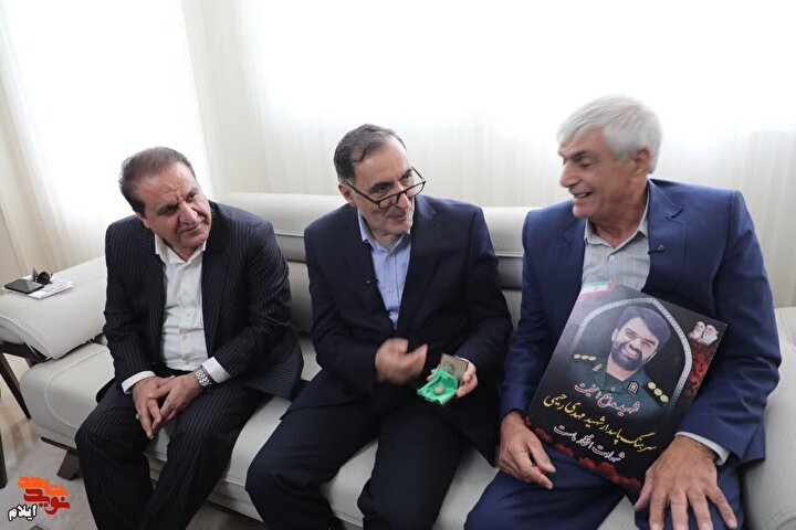 دیدار معاون رئیس‌جمهور با خانواده شهید «مهدی رحیمی»  /همه مسئولان قدردان خانواده شهدا و ایثارگران هستند