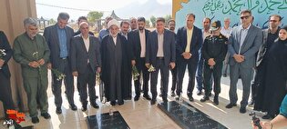 غبارروبی و عطرافشانی گلزار مطهر شهدای گمنام شهرستان...