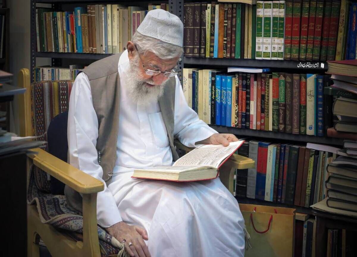 مروری بر ۴۰ کتاب تقریظی رهبر شهید انقلاب