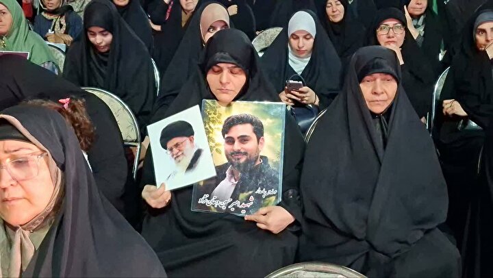 گزارش تصویری| طنین نام ۱۱۳ ستاره در آسمان هشتگرد/ یادواره‌ای برای تداوم...