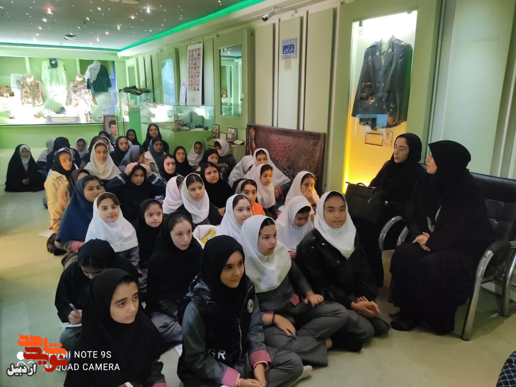 بازدید دانشآموزان دبستان دخترانه دکتر حسابی از موزه شهدای اردبیل+ عکس بازدید دانشآموزان دبستان دخترانه دکتر حسابی از موزه شهدای اردبیل+ عکس