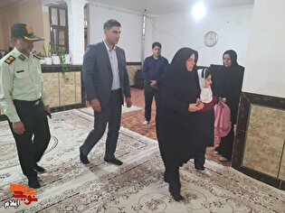 بدرقه فرزند شهید «محمد سیفی» از خانه تا مدرسه/...