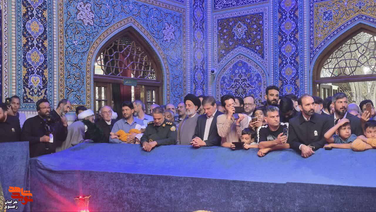 آیین «میهمانی لاله‌ها» از جوار بارگاه منور رضوی و قائد شهید امت اسلامی برگزار شد.
