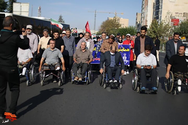 گزارش تصویری/ همایش پیاده‌روی خانوادگی روز کرج به یاد شهدای والامقام البرز