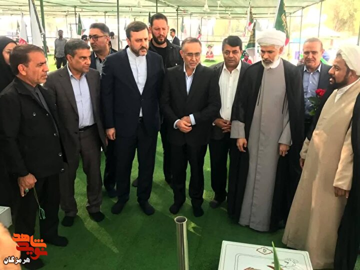 حضور غریب‌آبادی در گلزار شهدای میناب/ پیگیری حقوقی جنایت میناب در مجامع بین‌المللی ادامه دارد