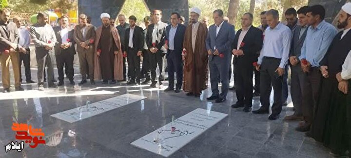 غبارروبی و عطرافشانی مزار مطهر شهدای گمنام شهرستان سیروان