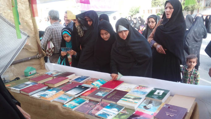 نمایشگاه کتابخانه تخصصی ایثار و شهادت بنیاد شهید و امور ایثارگران استان ایلام
