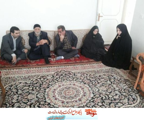 رییس بنیاد شهید وامور ایثارگران سلماس به اتفاق معاون تعاون ومددکاران بمناسبت سوم خرداد روز مقاومت و ایثار و پیروزی، با والدین شهیدان قربانعلی وسلطانعلی چیپال دیدار و گفتگو كردند.