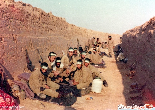 کانال بین خطوط دشمن و خودی شهیدان تصویر : شهید امیرعلی داودآبادی - ذبیح الله عابدی