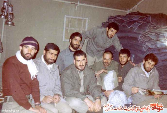 از چپ: ایستاده: علیرضا داودآبادی - نشسته: جواد فضلعلی - اصغر آقاجانی- شهید نظامعلی فتحی - مجید نیک پور - جلیل رضایی - سعید جواهر پور 