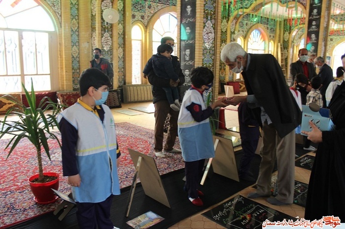 مراسم تجدید میثاق دانش‌آموزان مدرسه شاهد شهرستان گرمسار با آرمان‌های والای شهدا- ۲۲ بهمن‌ ۹۹ 