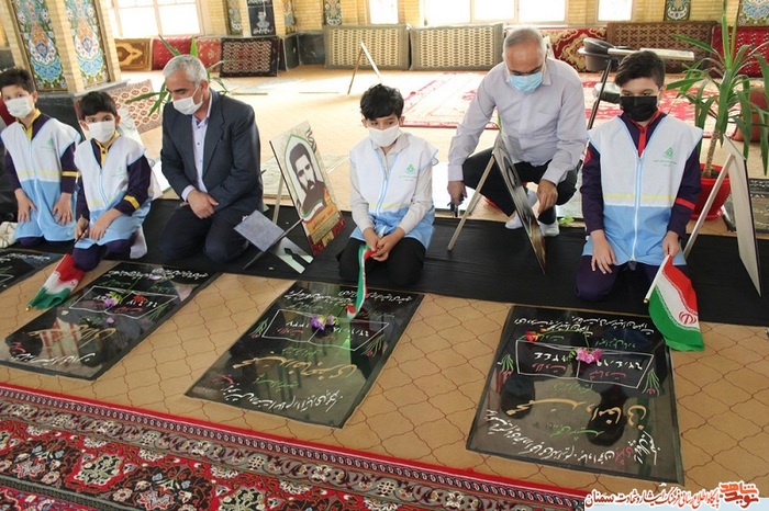 مراسم تجدید میثاق دانش‌آموزان مدرسه شاهد شهرستان گرمسار با آرمان‌های والای شهدا- ۲۲ بهمن‌ ۹۹ 