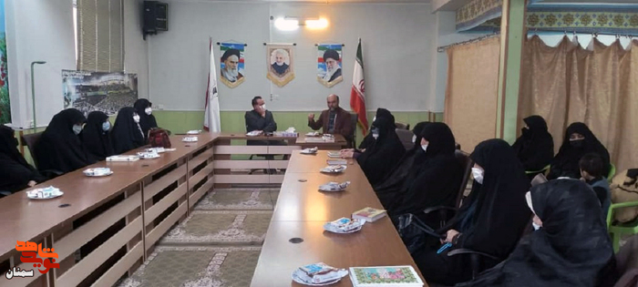 نشست بصیرتی با همسران و دختران ایثارگر شهرستان سمنان - چهاردهم دیماه ۱۴۰۰ سالن اجتماعات بنیاد شهید و امور ایثارگران شهرستان سمنان
