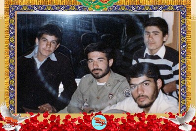 ردیف بالا نفر سمت راست شهید محمود اکبری