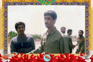 نفر سمت راست شهید اسماعیل جمال