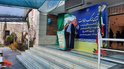 آیین زنگ مقاومت به مناسبت سالگرد شهادت حاج قاسم سلیمانی- سیزدهم دی‌ماه ۱۴۰۲ مدرسه ابتدایی پسرانه شاهد شهرستان سمنان