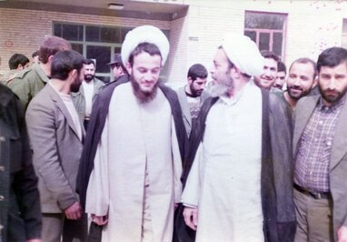 اشخاص شناسایی شده در تصویر : حاج آقا موحدی  کرمانی - حاج آقا حبیبی - منصور قائم آبادی - علی محمد مختاری