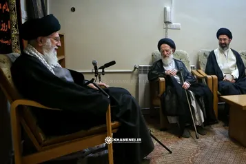 تصویری از دیدار رهبر شهید انقلاب و حضرت آیت‌الله شبیری زنجانی